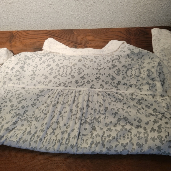 Eddie Bauer Shear Button up Top - Picture 6 of 8